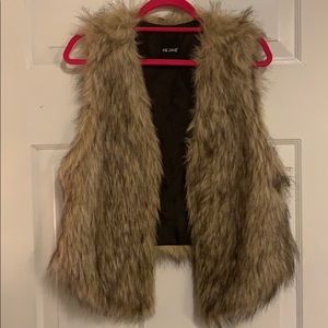 🤩 faux fur vest